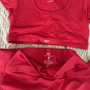 Red SET Activewear Top and Bottom
Tops (L) leggings (M)
